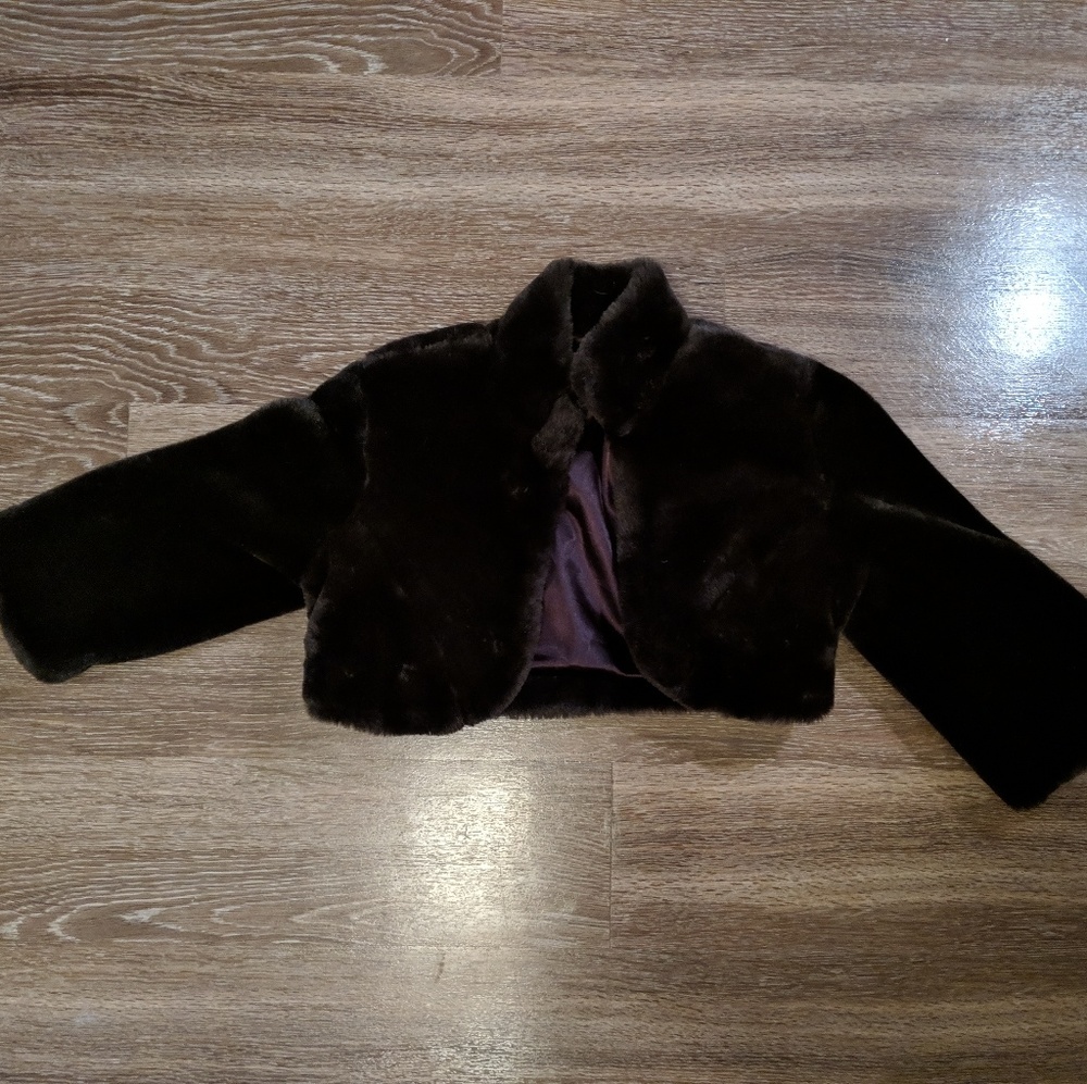 Faux fur cropped coat